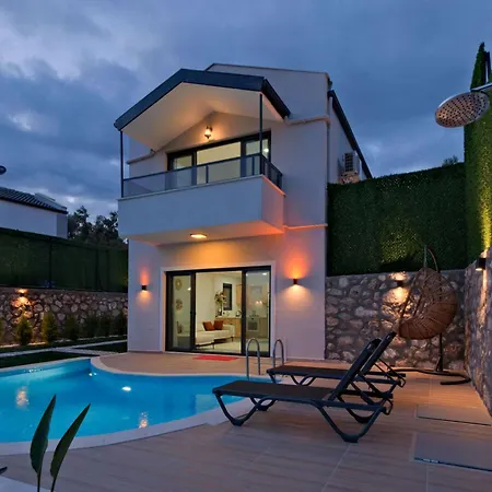 Luna Villa *