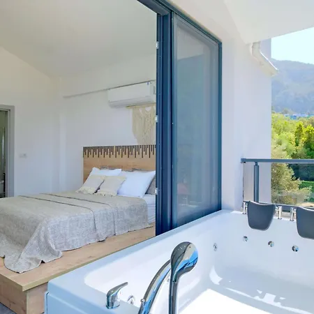 Luna ヴィラ フェティエ