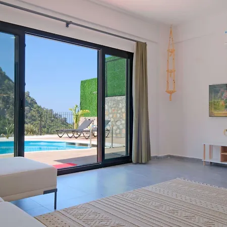 Luna ヴィラ フェティエ